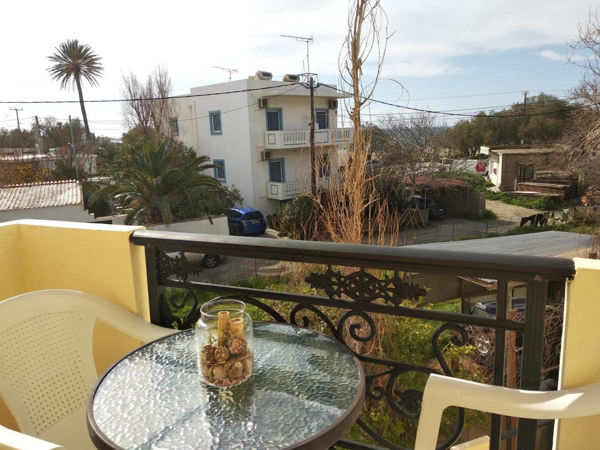 Ton Mari Apartments Palaiochora Exterior foto